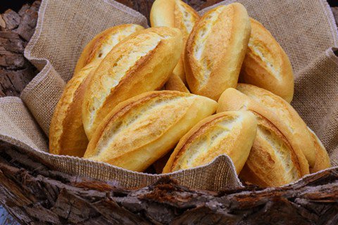 Bánh mỳ nhỏ - Công Ty Cổ Phần Dịch Vụ Thương Mại Sản Xuất SHT - Nguyễn Sơn Bakery
